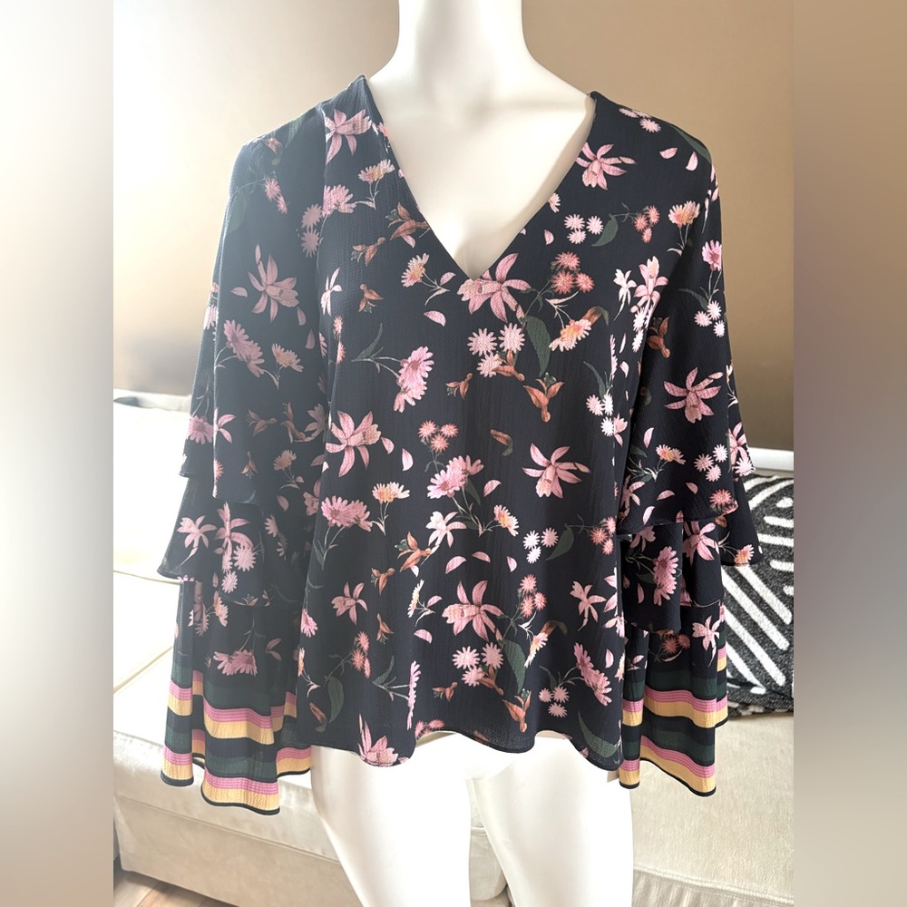 Gianni Bini Navy Blue Floral Flowy Blouse Tiered Bell Statement Sleeves Sz Small
